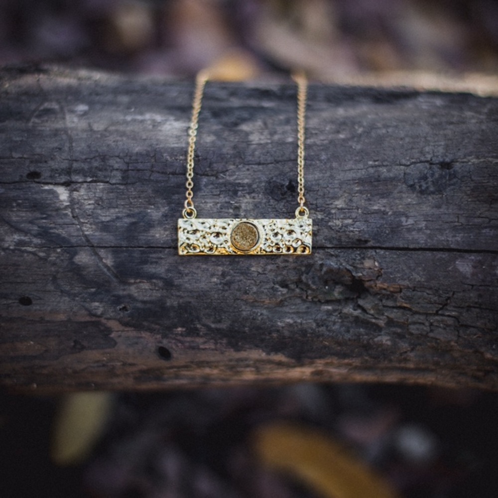 Druzy stone pendant necklace